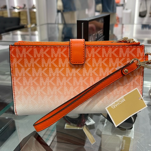 MICHAEL KORS
Jet Set Large Ombré Logo Double-Zip Wristlet-Wallet-Phone Case - Picture 5 of 16